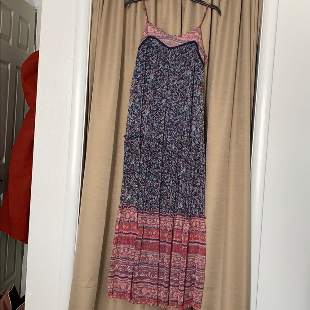 Pretty floral maxi dress.